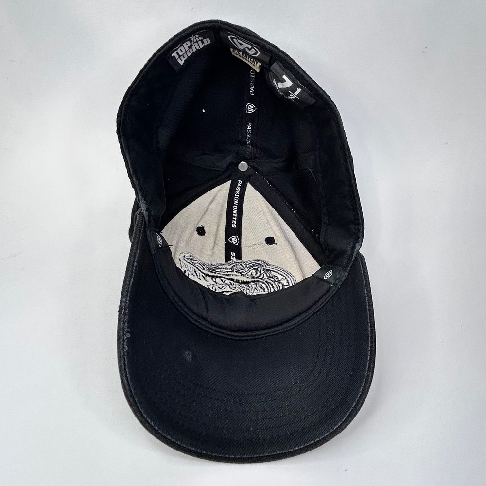 FLORIDA GATORS Black on Black Baseball Hat Mens 7 1/2 Fitted Embroidered Logo